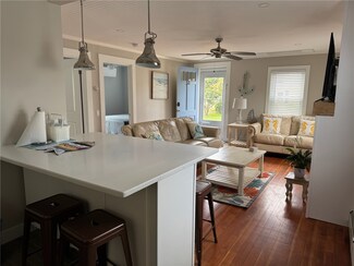 53 Center Ave, Middletown, RI 02842