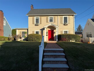 71 Hillcrest Ave, Manhasset, NY 11030