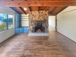 20085 Woodbury Dr, Grass Valley, CA 95949