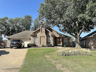 1530 Persimmon Ln, Ardmore, OK 73401