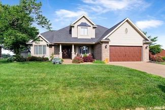 901 Mohawk Dr, Fort Branch, IN 47648