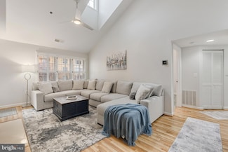 1320 N Wayne St Unit 408, Arlington, VA 22201