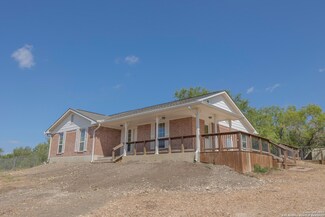 17213 Mergele Rd, Saint Hedwig, TX 78152