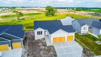 955 11th St, Waukee, IA 50263