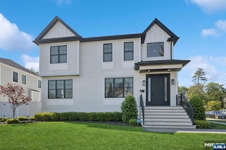 75 Bergen St, Westwood, NJ 07675