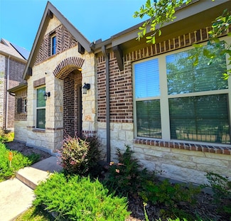 306 Park Dr, Euless, TX 76040