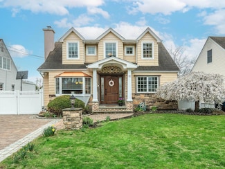 15 Laurel Ave, Glen Cove, NY 11542