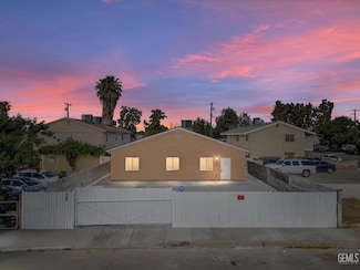135 L St, Bakersfield, CA 93304