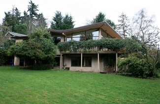 8237 Merrimount Dr, Mercer Island, WA 98040