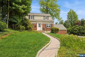 79 Lexington Ave, Cresskill, NJ 07626