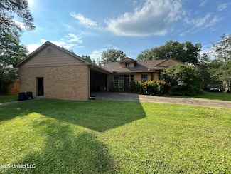 111 W Harding Ave, Greenwood, MS 38930