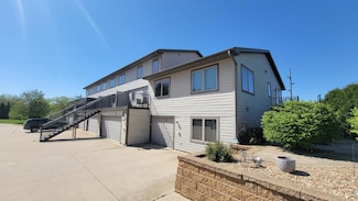 3927 Memory Ln, Waterloo, IA 50702