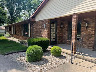 500 James Dr, Macomb, IL 61455