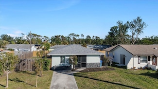 1040 Hope St, Venice, FL 34285