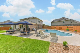2501 Staplewood Springs Dr, Pearland, TX 77089