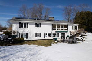 10 Lilac Ln, Rutland, VT 05701
