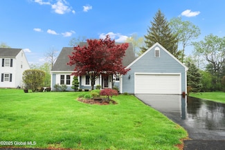 4 Wedgewood Ln, Voorheesville, NY 12186