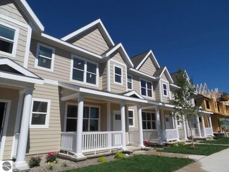 982 Lake Ridge Dr Unit 9, Traverse City, MI 49684