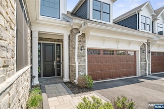 31 Woodmont Cir, River Vale, NJ 07675