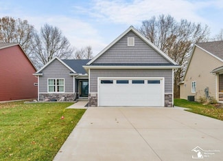 6890 Summerlyn Lakes Dr, Lambertville, MI 48144