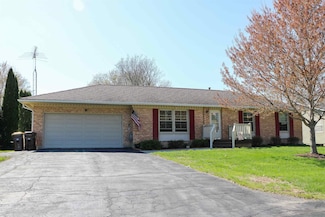 219 E Palm Dr, Lena, IL 61048