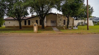 303 W North St, Hebbronville, TX 78361