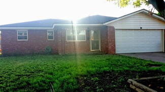 513 N Meramac Dr, Hennessey, OK 73742