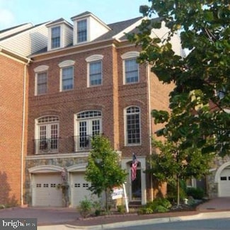 4906 Donovan Dr, Alexandria, VA 22304