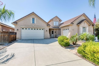 2702 Sussex Ave, Clovis, CA 93611