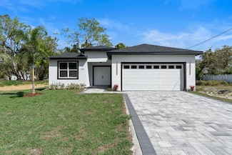 205 E 17th St, Apopka, FL 32703