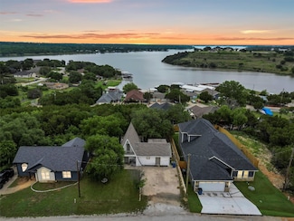 2707 Austin Dr, Granbury, TX 76048