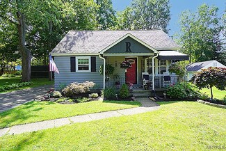 12 Woodland Pkwy, Angola, NY 14006