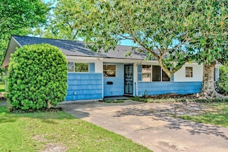 319 Avenue D, Nederland, TX 77627