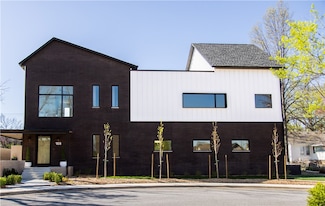 168 SE G Ct, Bentonville, AR 72712