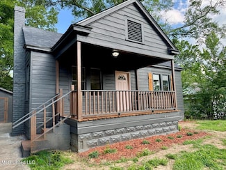 319 S 4th St, McComb, MS 39648