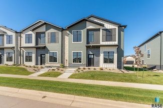8607 W Shoreline Place, Sioux Falls, SD 57107