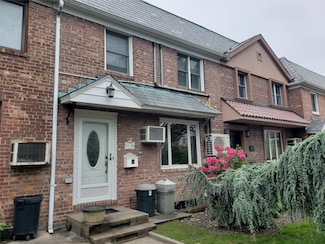 61-28 81st St, Flushing, NY 11379