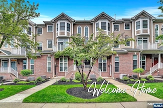 274 Roslyn Ct, West New York, NJ 07093