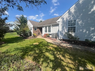 16 Canterbury Dr, Monroe Township, NJ 08831