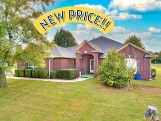 557 Locust Grove Dr, Blanchard, OK 73010