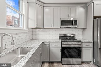 910 Marcella St, Philadelphia, PA 19124