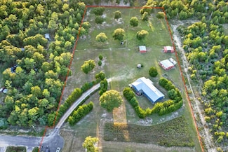 585 Huckaba Rd E, Defuniak Springs, FL 32435