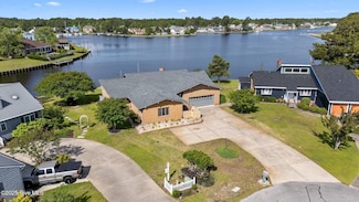 6001 Cassowary Ln, New Bern, NC 28560