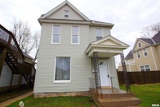 2141 W 4th St, Davenport, IA 52802