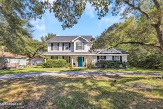 701 Washington St, Bay Saint Louis, MS 39520