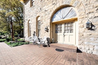 75 Hillside Ave, Eureka Springs, AR 72632