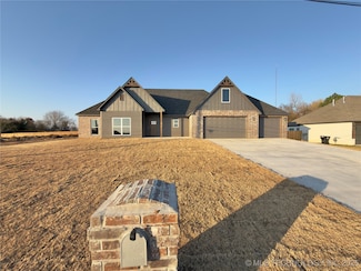 26205 E 105th St, Broken Arrow, OK 74014