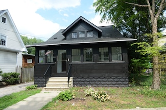 724 S 5th St, Saint Charles, IL 60174