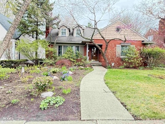 366 Belanger Ave, Grosse Pointe Farms, MI 48236