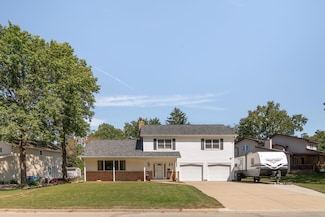 141 Windsor Dr, Waterloo, IA 50701